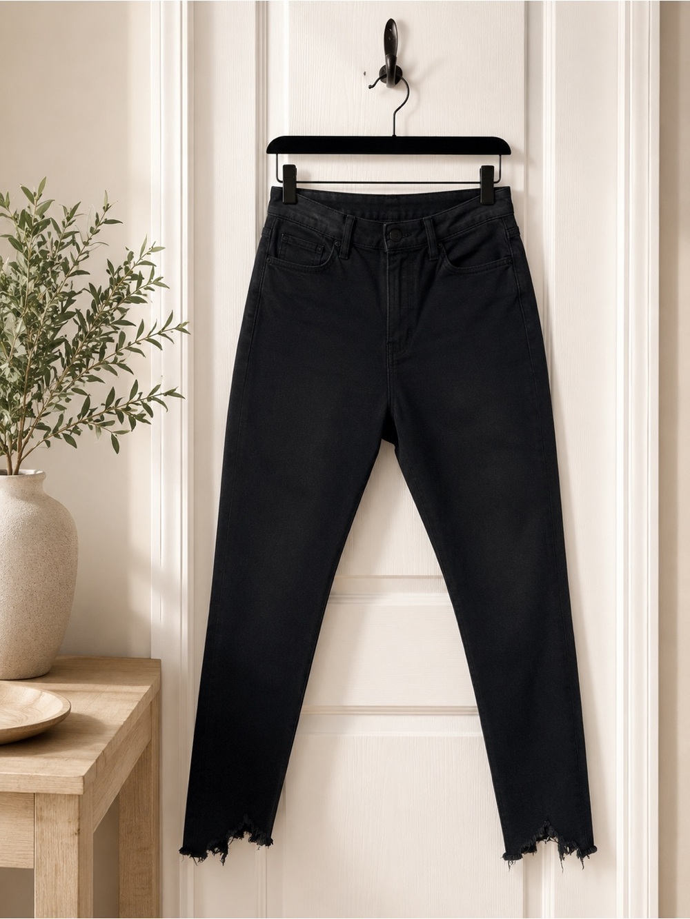 Good American Women’s High-Rise Black Jeans with Frayed Hem • Size 15